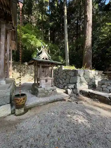 高天彦神社の{uncategorized: "未分類", other: "その他", undefined: "問題あり", building: "その他建物", grave: "お墓", sacred_gate: "鳥居", guardian: "狛犬", statue: "像", buddha: "仏像", history: "歴史", nature: "自然", garden: "庭園", animal: "動物", pagoda: "塔", temizu: "手水舎", mountain_gate: "山門・神門", sanctuary: "本殿・本堂", subordinate: "末社・摂社", art: "芸術", scenery: "景色", jizo: "地蔵", ema: "絵馬", goshuin: "御朱印", omikuji: "おみくじ", items: "授与品その他", amulet: "お守り", goshuincho: "御朱印帳", eats: "食事", festival: "お祭り", votive_dance: "神楽", shichigosan: "七五三参", wedding: "結婚式", experience: "体験その他", initially: "初詣", around: "周辺", anti_infection: "感染症対策"}