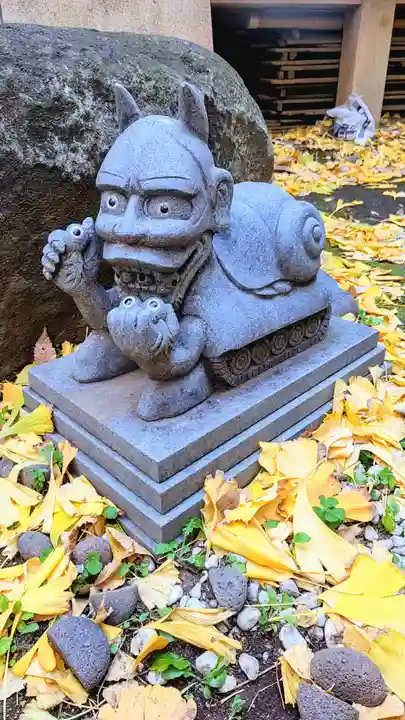 稲荷鬼王神社の像