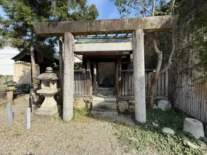 八雲神社の{uncategorized: "未分類", other: "その他", undefined: "問題あり", building: "その他建物", grave: "お墓", sacred_gate: "鳥居", guardian: "狛犬", statue: "像", buddha: "仏像", history: "歴史", nature: "自然", garden: "庭園", animal: "動物", pagoda: "塔", temizu: "手水舎", mountain_gate: "山門・神門", sanctuary: "本殿・本堂", subordinate: "末社・摂社", art: "芸術", scenery: "景色", jizo: "地蔵", ema: "絵馬", goshuin: "御朱印", omikuji: "おみくじ", items: "授与品その他", amulet: "お守り", goshuincho: "御朱印帳", eats: "食事", festival: "お祭り", votive_dance: "神楽", shichigosan: "七五三参", wedding: "結婚式", experience: "体験その他", initially: "初詣", around: "周辺", anti_infection: "感染症対策"}