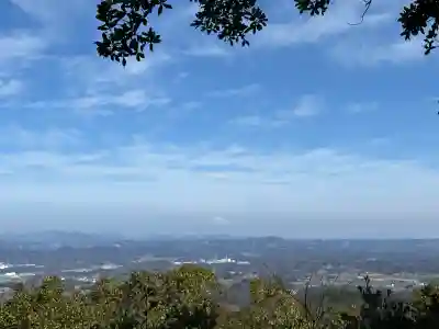 小笠神社の{uncategorized: "未分類", other: "その他", undefined: "問題あり", building: "その他建物", grave: "お墓", sacred_gate: "鳥居", guardian: "狛犬", statue: "像", buddha: "仏像", history: "歴史", nature: "自然", garden: "庭園", animal: "動物", pagoda: "塔", temizu: "手水舎", mountain_gate: "山門・神門", sanctuary: "本殿・本堂", subordinate: "末社・摂社", art: "芸術", scenery: "景色", jizo: "地蔵", ema: "絵馬", goshuin: "御朱印", omikuji: "おみくじ", items: "授与品その他", amulet: "お守り", goshuincho: "御朱印帳", eats: "食事", festival: "お祭り", votive_dance: "神楽", shichigosan: "七五三参", wedding: "結婚式", experience: "体験その他", initially: "初詣", around: "周辺", anti_infection: "感染症対策"}
