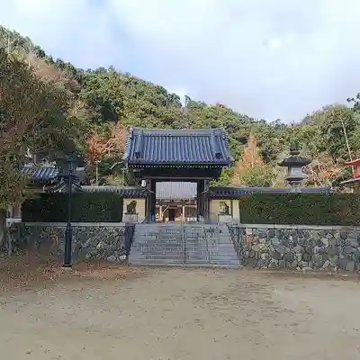 瀧安寺の山門・神門