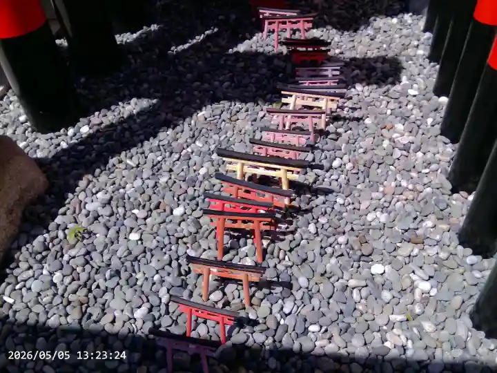 東京羽田 穴守稲荷神社の{uncategorized: "未分類", other: "その他", undefined: "問題あり", building: "その他建物", grave: "お墓", sacred_gate: "鳥居", guardian: "狛犬", statue: "像", buddha: "仏像", history: "歴史", nature: "自然", garden: "庭園", animal: "動物", pagoda: "塔", temizu: "手水舎", mountain_gate: "山門・神門", sanctuary: "本殿・本堂", subordinate: "末社・摂社", art: "芸術", scenery: "景色", jizo: "地蔵", ema: "絵馬", goshuin: "御朱印", omikuji: "おみくじ", items: "授与品その他", amulet: "お守り", goshuincho: "御朱印帳", eats: "食事", festival: "お祭り", votive_dance: "神楽", shichigosan: "七五三参", wedding: "結婚式", experience: "体験その他", initially: "初詣", around: "周辺", anti_infection: "感染症対策"}