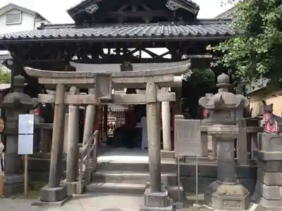 被官稲荷神社の鳥居