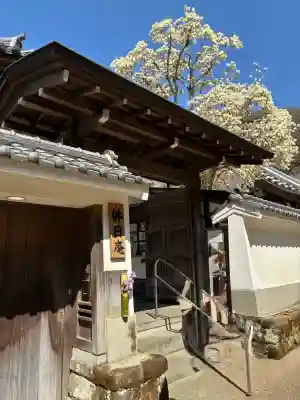 佛日庵の{uncategorized: "未分類", other: "その他", undefined: "問題あり", building: "その他建物", grave: "お墓", sacred_gate: "鳥居", guardian: "狛犬", statue: "像", buddha: "仏像", history: "歴史", nature: "自然", garden: "庭園", animal: "動物", pagoda: "塔", temizu: "手水舎", mountain_gate: "山門・神門", sanctuary: "本殿・本堂", subordinate: "末社・摂社", art: "芸術", scenery: "景色", jizo: "地蔵", ema: "絵馬", goshuin: "御朱印", omikuji: "おみくじ", items: "授与品その他", amulet: "お守り", goshuincho: "御朱印帳", eats: "食事", festival: "お祭り", votive_dance: "神楽", shichigosan: "七五三参", wedding: "結婚式", experience: "体験その他", initially: "初詣", around: "周辺", anti_infection: "感染症対策"}