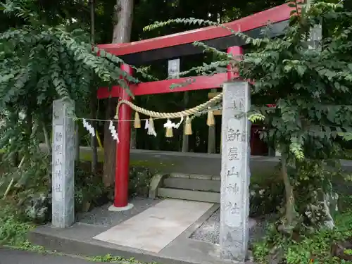 新屋山神社の鳥居