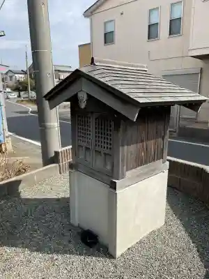 祠(宮山)の{uncategorized: "未分類", other: "その他", undefined: "問題あり", building: "その他建物", grave: "お墓", sacred_gate: "鳥居", guardian: "狛犬", statue: "像", buddha: "仏像", history: "歴史", nature: "自然", garden: "庭園", animal: "動物", pagoda: "塔", temizu: "手水舎", mountain_gate: "山門・神門", sanctuary: "本殿・本堂", subordinate: "末社・摂社", art: "芸術", scenery: "景色", jizo: "地蔵", ema: "絵馬", goshuin: "御朱印", omikuji: "おみくじ", items: "授与品その他", amulet: "お守り", goshuincho: "御朱印帳", eats: "食事", festival: "お祭り", votive_dance: "神楽", shichigosan: "七五三参", wedding: "結婚式", experience: "体験その他", initially: "初詣", around: "周辺", anti_infection: "感染症対策"}