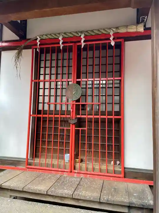 隼人稲荷神社の{uncategorized: "未分類", other: "その他", undefined: "問題あり", building: "その他建物", grave: "お墓", sacred_gate: "鳥居", guardian: "狛犬", statue: "像", buddha: "仏像", history: "歴史", nature: "自然", garden: "庭園", animal: "動物", pagoda: "塔", temizu: "手水舎", mountain_gate: "山門・神門", sanctuary: "本殿・本堂", subordinate: "末社・摂社", art: "芸術", scenery: "景色", jizo: "地蔵", ema: "絵馬", goshuin: "御朱印", omikuji: "おみくじ", items: "授与品その他", amulet: "お守り", goshuincho: "御朱印帳", eats: "食事", festival: "お祭り", votive_dance: "神楽", shichigosan: "七五三参", wedding: "結婚式", experience: "体験その他", initially: "初詣", around: "周辺", anti_infection: "感染症対策"}