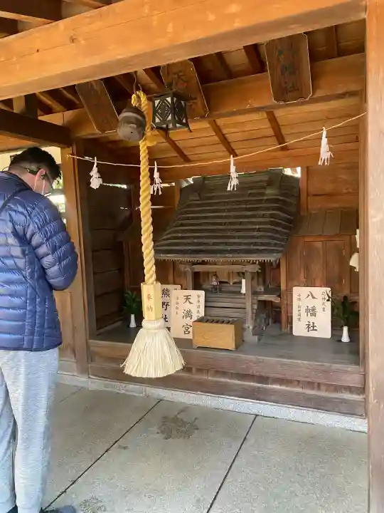 鳩ヶ谷氷川神社の{uncategorized: "未分類", other: "その他", undefined: "問題あり", building: "その他建物", grave: "お墓", sacred_gate: "鳥居", guardian: "狛犬", statue: "像", buddha: "仏像", history: "歴史", nature: "自然", garden: "庭園", animal: "動物", pagoda: "塔", temizu: "手水舎", mountain_gate: "山門・神門", sanctuary: "本殿・本堂", subordinate: "末社・摂社", art: "芸術", scenery: "景色", jizo: "地蔵", ema: "絵馬", goshuin: "御朱印", omikuji: "おみくじ", items: "授与品その他", amulet: "お守り", goshuincho: "御朱印帳", eats: "食事", festival: "お祭り", votive_dance: "神楽", shichigosan: "七五三参", wedding: "結婚式", experience: "体験その他", initially: "初詣", around: "周辺", anti_infection: "感染症対策"}
