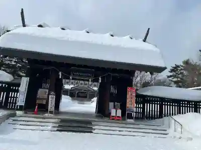 札幌護國神社の山門・神門