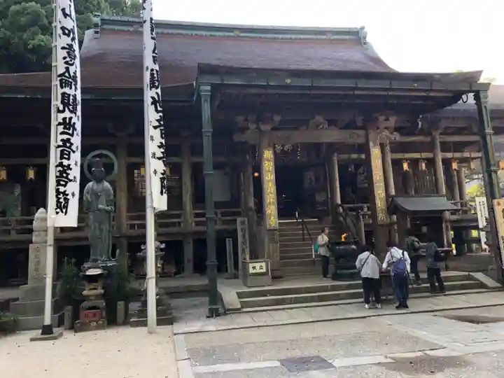 青岸渡寺の本殿・本堂