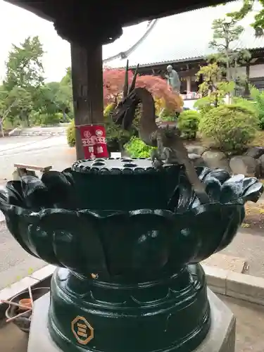 時宗総本山 遊行寺（正式：清浄光寺）の手水舎