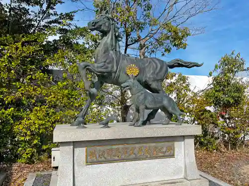 滋賀県護国神社の像