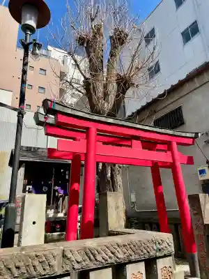 二ツ谷稲荷神社の{uncategorized: "未分類", other: "その他", undefined: "問題あり", building: "その他建物", grave: "お墓", sacred_gate: "鳥居", guardian: "狛犬", statue: "像", buddha: "仏像", history: "歴史", nature: "自然", garden: "庭園", animal: "動物", pagoda: "塔", temizu: "手水舎", mountain_gate: "山門・神門", sanctuary: "本殿・本堂", subordinate: "末社・摂社", art: "芸術", scenery: "景色", jizo: "地蔵", ema: "絵馬", goshuin: "御朱印", omikuji: "おみくじ", items: "授与品その他", amulet: "お守り", goshuincho: "御朱印帳", eats: "食事", festival: "お祭り", votive_dance: "神楽", shichigosan: "七五三参", wedding: "結婚式", experience: "体験その他", initially: "初詣", around: "周辺", anti_infection: "感染症対策"}