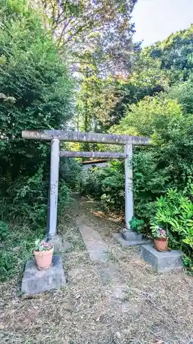 出世稲荷神社の鳥居