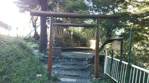 牛岩権現の鳥居