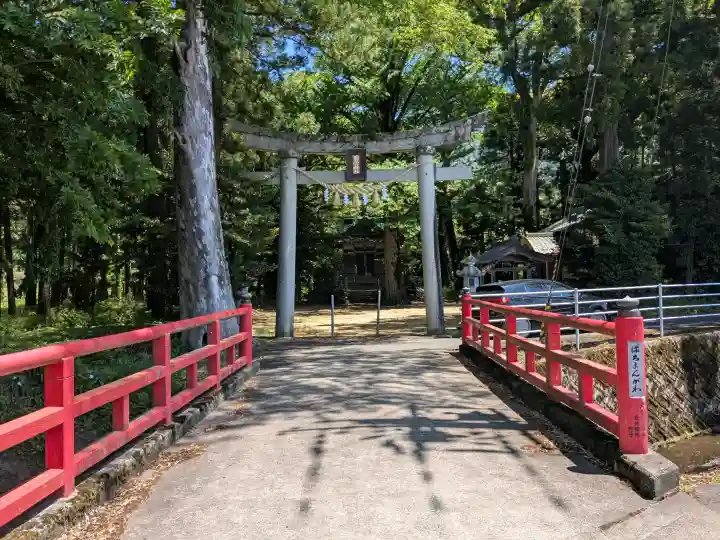 能登神社の{uncategorized: "未分類", other: "その他", undefined: "問題あり", building: "その他建物", grave: "お墓", sacred_gate: "鳥居", guardian: "狛犬", statue: "像", buddha: "仏像", history: "歴史", nature: "自然", garden: "庭園", animal: "動物", pagoda: "塔", temizu: "手水舎", mountain_gate: "山門・神門", sanctuary: "本殿・本堂", subordinate: "末社・摂社", art: "芸術", scenery: "景色", jizo: "地蔵", ema: "絵馬", goshuin: "御朱印", omikuji: "おみくじ", items: "授与品その他", amulet: "お守り", goshuincho: "御朱印帳", eats: "食事", festival: "お祭り", votive_dance: "神楽", shichigosan: "七五三参", wedding: "結婚式", experience: "体験その他", initially: "初詣", around: "周辺", anti_infection: "感染症対策"}