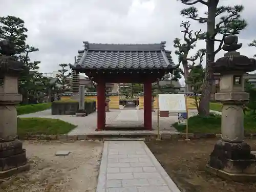 松應寺の山門