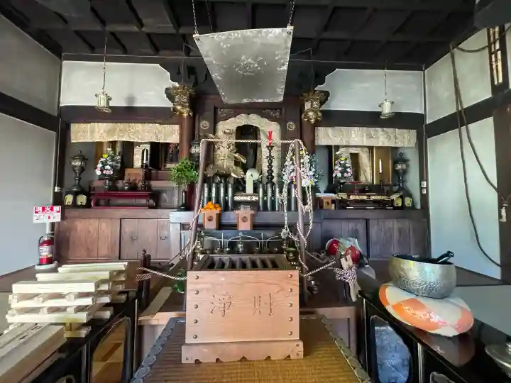 西徳寺の{uncategorized: "未分類", other: "その他", undefined: "問題あり", building: "その他建物", grave: "お墓", sacred_gate: "鳥居", guardian: "狛犬", statue: "像", buddha: "仏像", history: "歴史", nature: "自然", garden: "庭園", animal: "動物", pagoda: "塔", temizu: "手水舎", mountain_gate: "山門・神門", sanctuary: "本殿・本堂", subordinate: "末社・摂社", art: "芸術", scenery: "景色", jizo: "地蔵", ema: "絵馬", goshuin: "御朱印", omikuji: "おみくじ", items: "授与品その他", amulet: "お守り", goshuincho: "御朱印帳", eats: "食事", festival: "お祭り", votive_dance: "神楽", shichigosan: "七五三参", wedding: "結婚式", experience: "体験その他", initially: "初詣", around: "周辺", anti_infection: "感染症対策"}