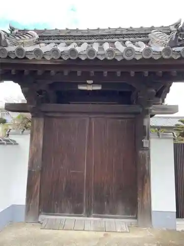 不断寺の山門