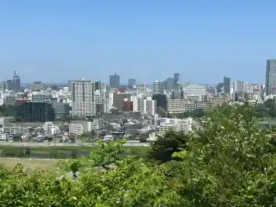 宮城縣護國神社の{uncategorized: "未分類", other: "その他", undefined: "問題あり", building: "その他建物", grave: "お墓", sacred_gate: "鳥居", guardian: "狛犬", statue: "像", buddha: "仏像", history: "歴史", nature: "自然", garden: "庭園", animal: "動物", pagoda: "塔", temizu: "手水舎", mountain_gate: "山門・神門", sanctuary: "本殿・本堂", subordinate: "末社・摂社", art: "芸術", scenery: "景色", jizo: "地蔵", ema: "絵馬", goshuin: "御朱印", omikuji: "おみくじ", items: "授与品その他", amulet: "お守り", goshuincho: "御朱印帳", eats: "食事", festival: "お祭り", votive_dance: "神楽", shichigosan: "七五三参", wedding: "結婚式", experience: "体験その他", initially: "初詣", around: "周辺", anti_infection: "感染症対策"}