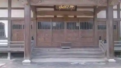 高座石寺の本殿・本堂