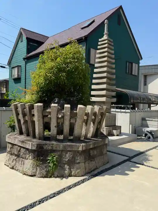 長栄寺の{uncategorized: "未分類", other: "その他", undefined: "問題あり", building: "その他建物", grave: "お墓", sacred_gate: "鳥居", guardian: "狛犬", statue: "像", buddha: "仏像", history: "歴史", nature: "自然", garden: "庭園", animal: "動物", pagoda: "塔", temizu: "手水舎", mountain_gate: "山門・神門", sanctuary: "本殿・本堂", subordinate: "末社・摂社", art: "芸術", scenery: "景色", jizo: "地蔵", ema: "絵馬", goshuin: "御朱印", omikuji: "おみくじ", items: "授与品その他", amulet: "お守り", goshuincho: "御朱印帳", eats: "食事", festival: "お祭り", votive_dance: "神楽", shichigosan: "七五三参", wedding: "結婚式", experience: "体験その他", initially: "初詣", around: "周辺", anti_infection: "感染症対策"}
