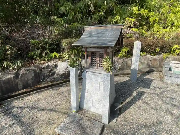 安吉神社の{uncategorized: "未分類", other: "その他", undefined: "問題あり", building: "その他建物", grave: "お墓", sacred_gate: "鳥居", guardian: "狛犬", statue: "像", buddha: "仏像", history: "歴史", nature: "自然", garden: "庭園", animal: "動物", pagoda: "塔", temizu: "手水舎", mountain_gate: "山門・神門", sanctuary: "本殿・本堂", subordinate: "末社・摂社", art: "芸術", scenery: "景色", jizo: "地蔵", ema: "絵馬", goshuin: "御朱印", omikuji: "おみくじ", items: "授与品その他", amulet: "お守り", goshuincho: "御朱印帳", eats: "食事", festival: "お祭り", votive_dance: "神楽", shichigosan: "七五三参", wedding: "結婚式", experience: "体験その他", initially: "初詣", around: "周辺", anti_infection: "感染症対策"}