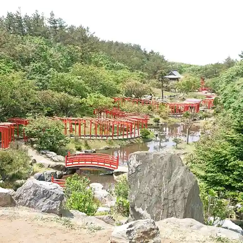 高山稲荷神社の庭園