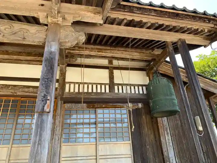 西蓮寺の本殿・本堂