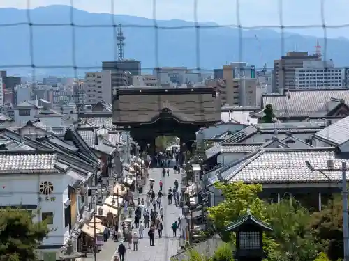 善光寺の{uncategorized: "未分類", other: "その他", undefined: "問題あり", building: "その他建物", grave: "お墓", sacred_gate: "鳥居", guardian: "狛犬", statue: "像", buddha: "仏像", history: "歴史", nature: "自然", garden: "庭園", animal: "動物", pagoda: "塔", temizu: "手水舎", mountain_gate: "山門・神門", sanctuary: "本殿・本堂", subordinate: "末社・摂社", art: "芸術", scenery: "景色", jizo: "地蔵", ema: "絵馬", goshuin: "御朱印", omikuji: "おみくじ", items: "授与品その他", amulet: "お守り", goshuincho: "御朱印帳", eats: "食事", festival: "お祭り", votive_dance: "神楽", shichigosan: "七五三参", wedding: "結婚式", experience: "体験その他", initially: "初詣", around: "周辺", anti_infection: "感染症対策"}
