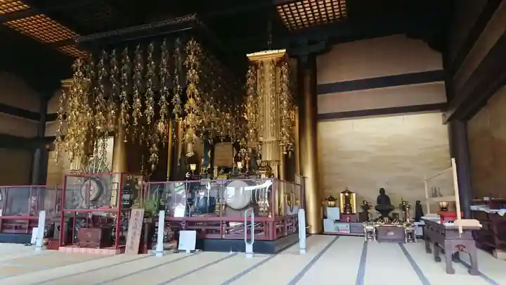 西新井大師総持寺の本殿・本堂