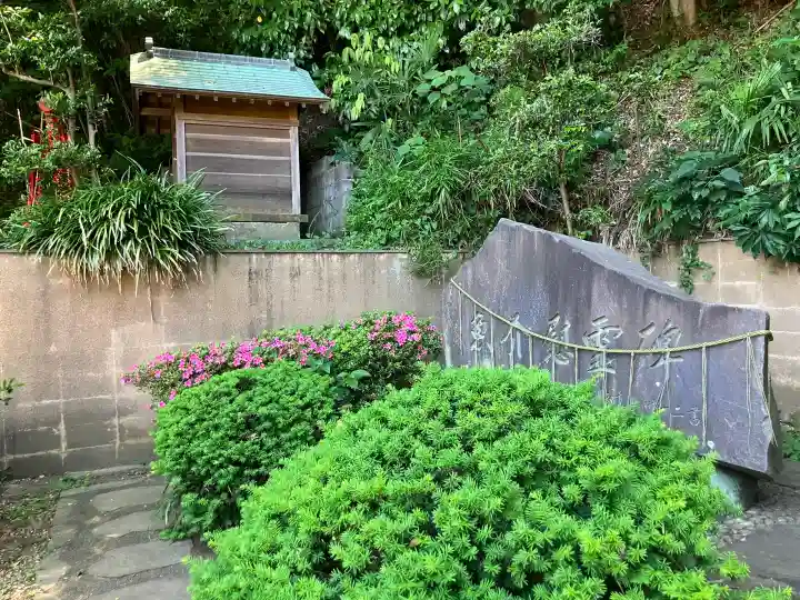 熊野神社(柴町)の{uncategorized: "未分類", other: "その他", undefined: "問題あり", building: "その他建物", grave: "お墓", sacred_gate: "鳥居", guardian: "狛犬", statue: "像", buddha: "仏像", history: "歴史", nature: "自然", garden: "庭園", animal: "動物", pagoda: "塔", temizu: "手水舎", mountain_gate: "山門・神門", sanctuary: "本殿・本堂", subordinate: "末社・摂社", art: "芸術", scenery: "景色", jizo: "地蔵", ema: "絵馬", goshuin: "御朱印", omikuji: "おみくじ", items: "授与品その他", amulet: "お守り", goshuincho: "御朱印帳", eats: "食事", festival: "お祭り", votive_dance: "神楽", shichigosan: "七五三参", wedding: "結婚式", experience: "体験その他", initially: "初詣", around: "周辺", anti_infection: "感染症対策"}