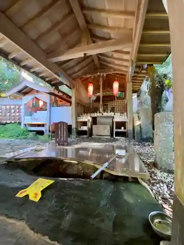 恋の水神社の本殿・本堂