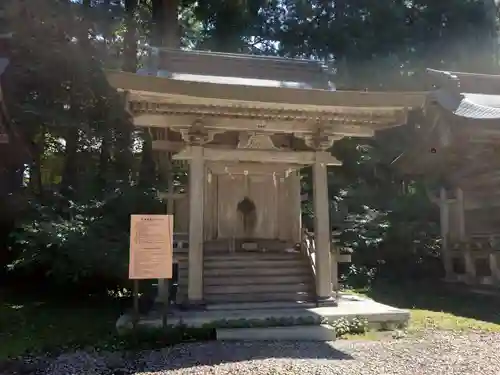 出羽神社(出羽三山神社)～三神合祭殿～の末社