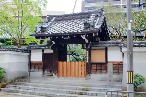 勝円寺(勝圓寺)の山門