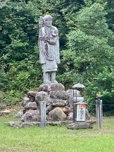 縁城寺の像