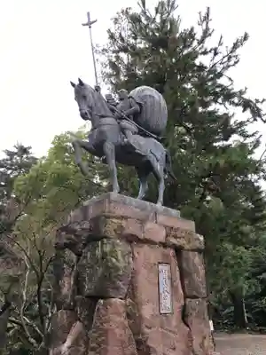 尾山神社の像