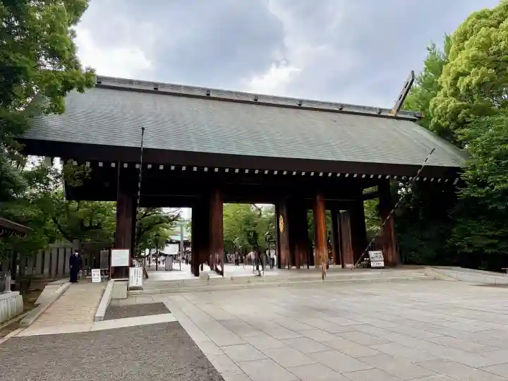 靖國神社の{uncategorized: "未分類", other: "その他", undefined: "問題あり", building: "その他建物", grave: "お墓", sacred_gate: "鳥居", guardian: "狛犬", statue: "像", buddha: "仏像", history: "歴史", nature: "自然", garden: "庭園", animal: "動物", pagoda: "塔", temizu: "手水舎", mountain_gate: "山門・神門", sanctuary: "本殿・本堂", subordinate: "末社・摂社", art: "芸術", scenery: "景色", jizo: "地蔵", ema: "絵馬", goshuin: "御朱印", omikuji: "おみくじ", items: "授与品その他", amulet: "お守り", goshuincho: "御朱印帳", eats: "食事", festival: "お祭り", votive_dance: "神楽", shichigosan: "七五三参", wedding: "結婚式", experience: "体験その他", initially: "初詣", around: "周辺", anti_infection: "感染症対策"}