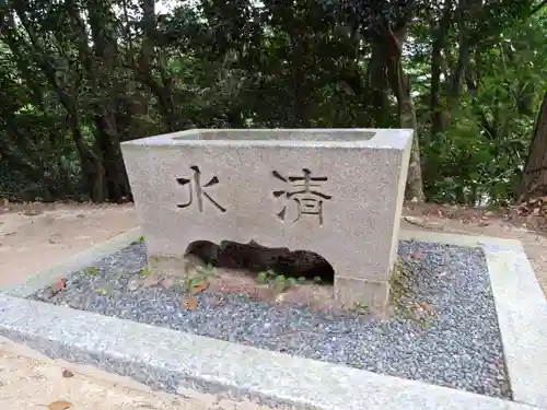 神明社の手水舎