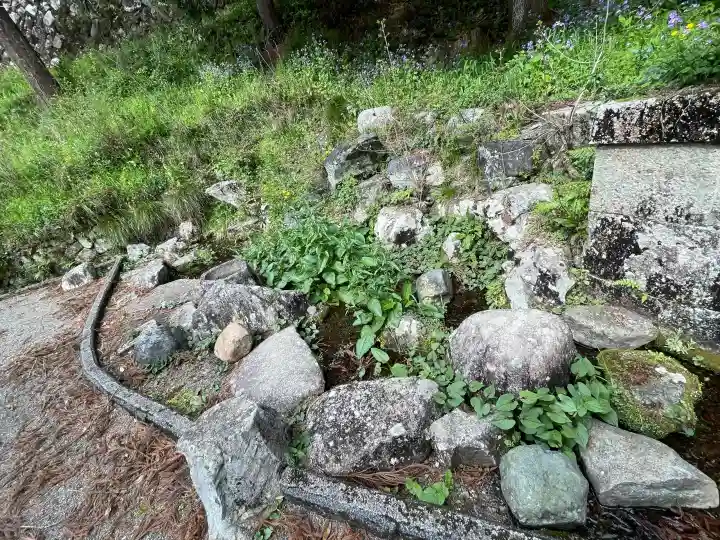 瀧之宮神社の{uncategorized: "未分類", other: "その他", undefined: "問題あり", building: "その他建物", grave: "お墓", sacred_gate: "鳥居", guardian: "狛犬", statue: "像", buddha: "仏像", history: "歴史", nature: "自然", garden: "庭園", animal: "動物", pagoda: "塔", temizu: "手水舎", mountain_gate: "山門・神門", sanctuary: "本殿・本堂", subordinate: "末社・摂社", art: "芸術", scenery: "景色", jizo: "地蔵", ema: "絵馬", goshuin: "御朱印", omikuji: "おみくじ", items: "授与品その他", amulet: "お守り", goshuincho: "御朱印帳", eats: "食事", festival: "お祭り", votive_dance: "神楽", shichigosan: "七五三参", wedding: "結婚式", experience: "体験その他", initially: "初詣", around: "周辺", anti_infection: "感染症対策"}