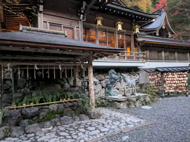 貴船神社の{uncategorized: "未分類", other: "その他", undefined: "問題あり", building: "その他建物", grave: "お墓", sacred_gate: "鳥居", guardian: "狛犬", statue: "像", buddha: "仏像", history: "歴史", nature: "自然", garden: "庭園", animal: "動物", pagoda: "塔", temizu: "手水舎", mountain_gate: "山門・神門", sanctuary: "本殿・本堂", subordinate: "末社・摂社", art: "芸術", scenery: "景色", jizo: "地蔵", ema: "絵馬", goshuin: "御朱印", omikuji: "おみくじ", items: "授与品その他", amulet: "お守り", goshuincho: "御朱印帳", eats: "食事", festival: "お祭り", votive_dance: "神楽", shichigosan: "七五三参", wedding: "結婚式", experience: "体験その他", initially: "初詣", around: "周辺", anti_infection: "感染症対策"}