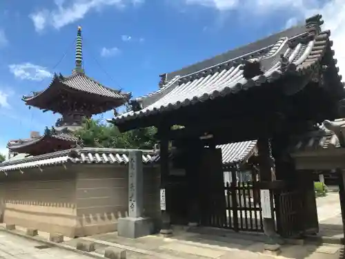 長遠寺の山門