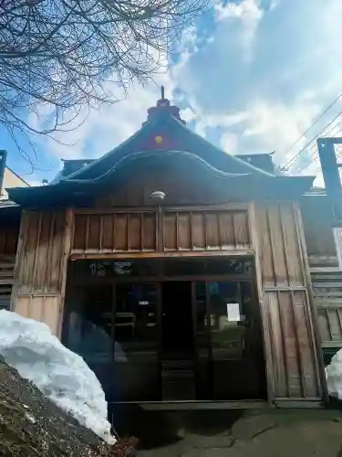 成田山青森寺の{uncategorized: "未分類", other: "その他", undefined: "問題あり", building: "その他建物", grave: "お墓", sacred_gate: "鳥居", guardian: "狛犬", statue: "像", buddha: "仏像", history: "歴史", nature: "自然", garden: "庭園", animal: "動物", pagoda: "塔", temizu: "手水舎", mountain_gate: "山門・神門", sanctuary: "本殿・本堂", subordinate: "末社・摂社", art: "芸術", scenery: "景色", jizo: "地蔵", ema: "絵馬", goshuin: "御朱印", omikuji: "おみくじ", items: "授与品その他", amulet: "お守り", goshuincho: "御朱印帳", eats: "食事", festival: "お祭り", votive_dance: "神楽", shichigosan: "七五三参", wedding: "結婚式", experience: "体験その他", initially: "初詣", around: "周辺", anti_infection: "感染症対策"}