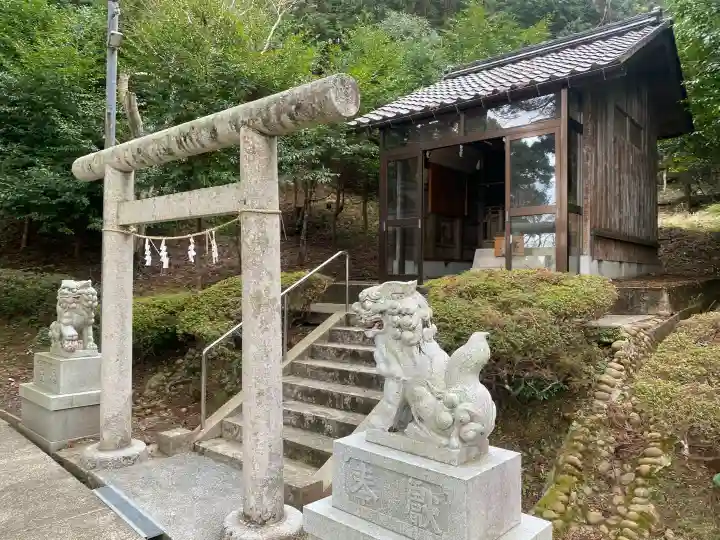 佐伎治神社の{uncategorized: "未分類", other: "その他", undefined: "問題あり", building: "その他建物", grave: "お墓", sacred_gate: "鳥居", guardian: "狛犬", statue: "像", buddha: "仏像", history: "歴史", nature: "自然", garden: "庭園", animal: "動物", pagoda: "塔", temizu: "手水舎", mountain_gate: "山門・神門", sanctuary: "本殿・本堂", subordinate: "末社・摂社", art: "芸術", scenery: "景色", jizo: "地蔵", ema: "絵馬", goshuin: "御朱印", omikuji: "おみくじ", items: "授与品その他", amulet: "お守り", goshuincho: "御朱印帳", eats: "食事", festival: "お祭り", votive_dance: "神楽", shichigosan: "七五三参", wedding: "結婚式", experience: "体験その他", initially: "初詣", around: "周辺", anti_infection: "感染症対策"}
