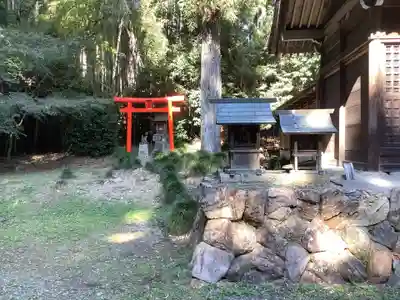 神明白山社相殿(杁下)の末社・摂社