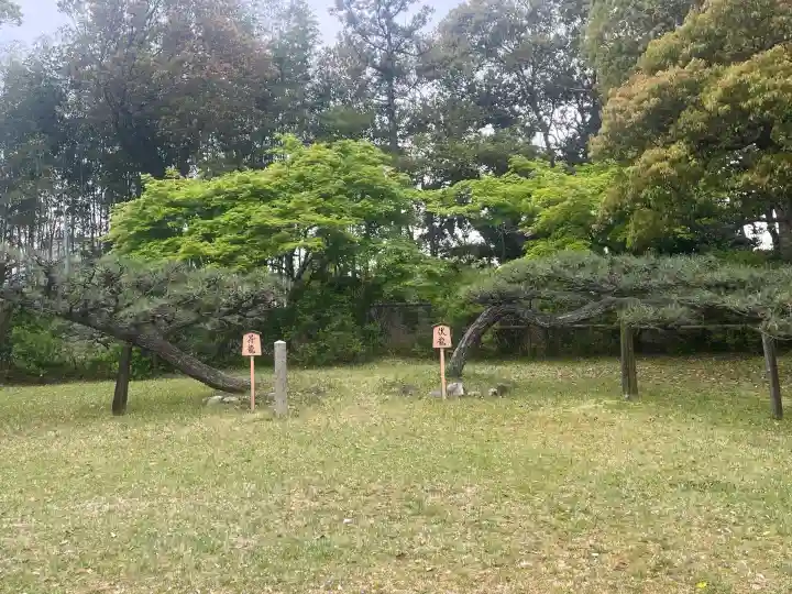 海龍王寺の{uncategorized: "未分類", other: "その他", undefined: "問題あり", building: "その他建物", grave: "お墓", sacred_gate: "鳥居", guardian: "狛犬", statue: "像", buddha: "仏像", history: "歴史", nature: "自然", garden: "庭園", animal: "動物", pagoda: "塔", temizu: "手水舎", mountain_gate: "山門・神門", sanctuary: "本殿・本堂", subordinate: "末社・摂社", art: "芸術", scenery: "景色", jizo: "地蔵", ema: "絵馬", goshuin: "御朱印", omikuji: "おみくじ", items: "授与品その他", amulet: "お守り", goshuincho: "御朱印帳", eats: "食事", festival: "お祭り", votive_dance: "神楽", shichigosan: "七五三参", wedding: "結婚式", experience: "体験その他", initially: "初詣", around: "周辺", anti_infection: "感染症対策"}