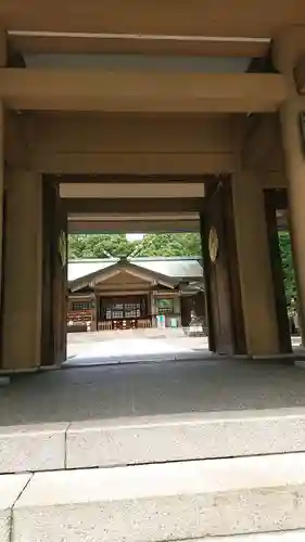 東郷神社の山門・神門