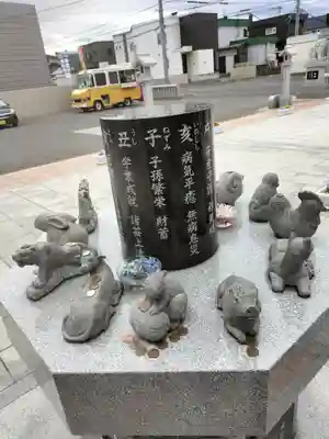 新川皇大神社の像