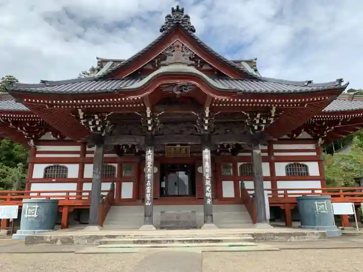 東身延藻原寺の本殿・本堂