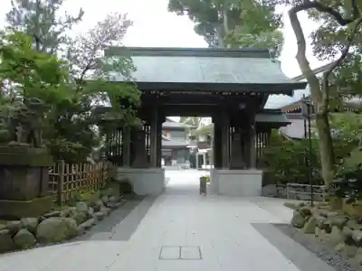 寒川神社の山門・神門